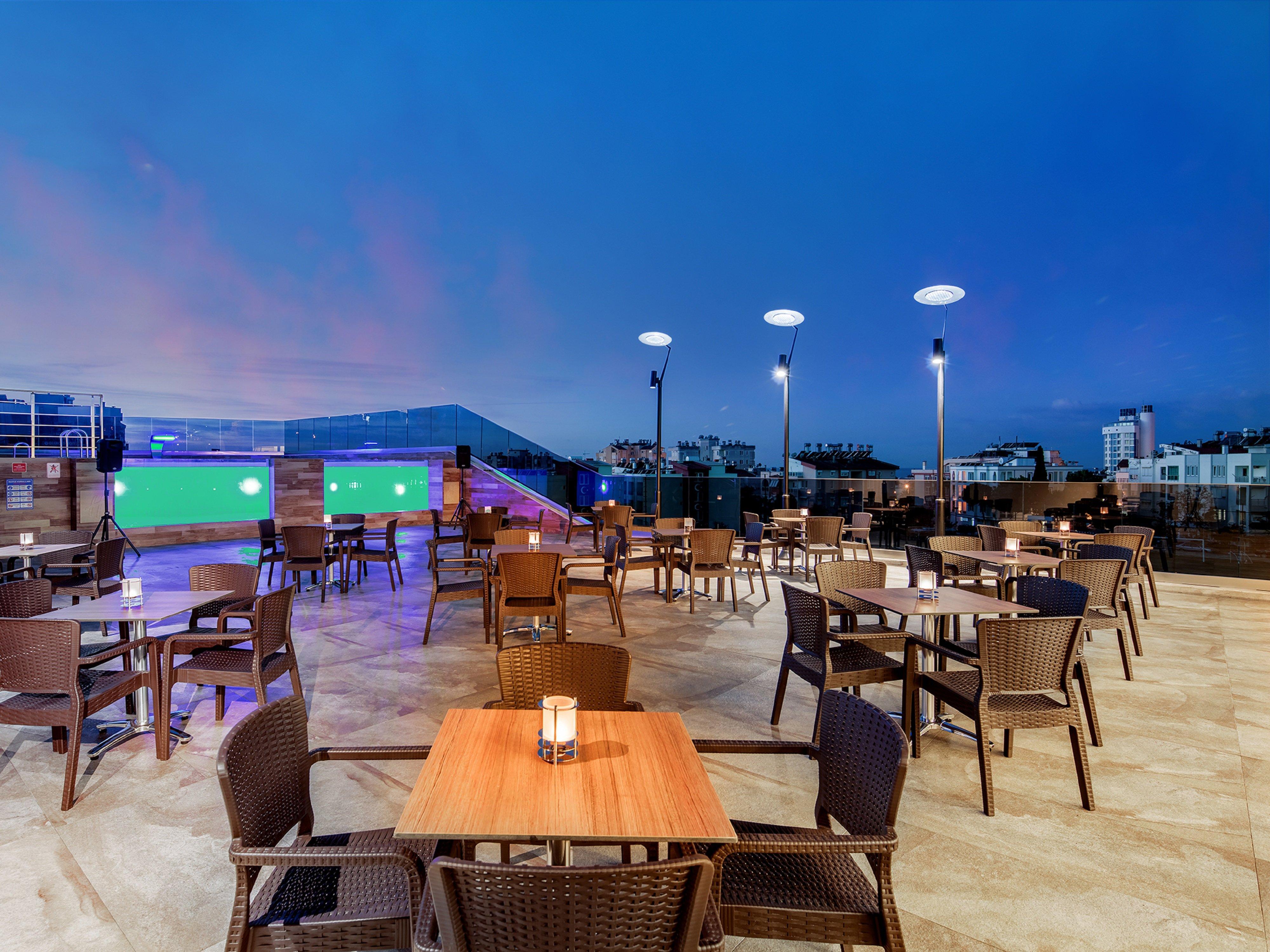 Holiday Inn Antalya - Lara By Ihg Kültér fotó Rooftop bar