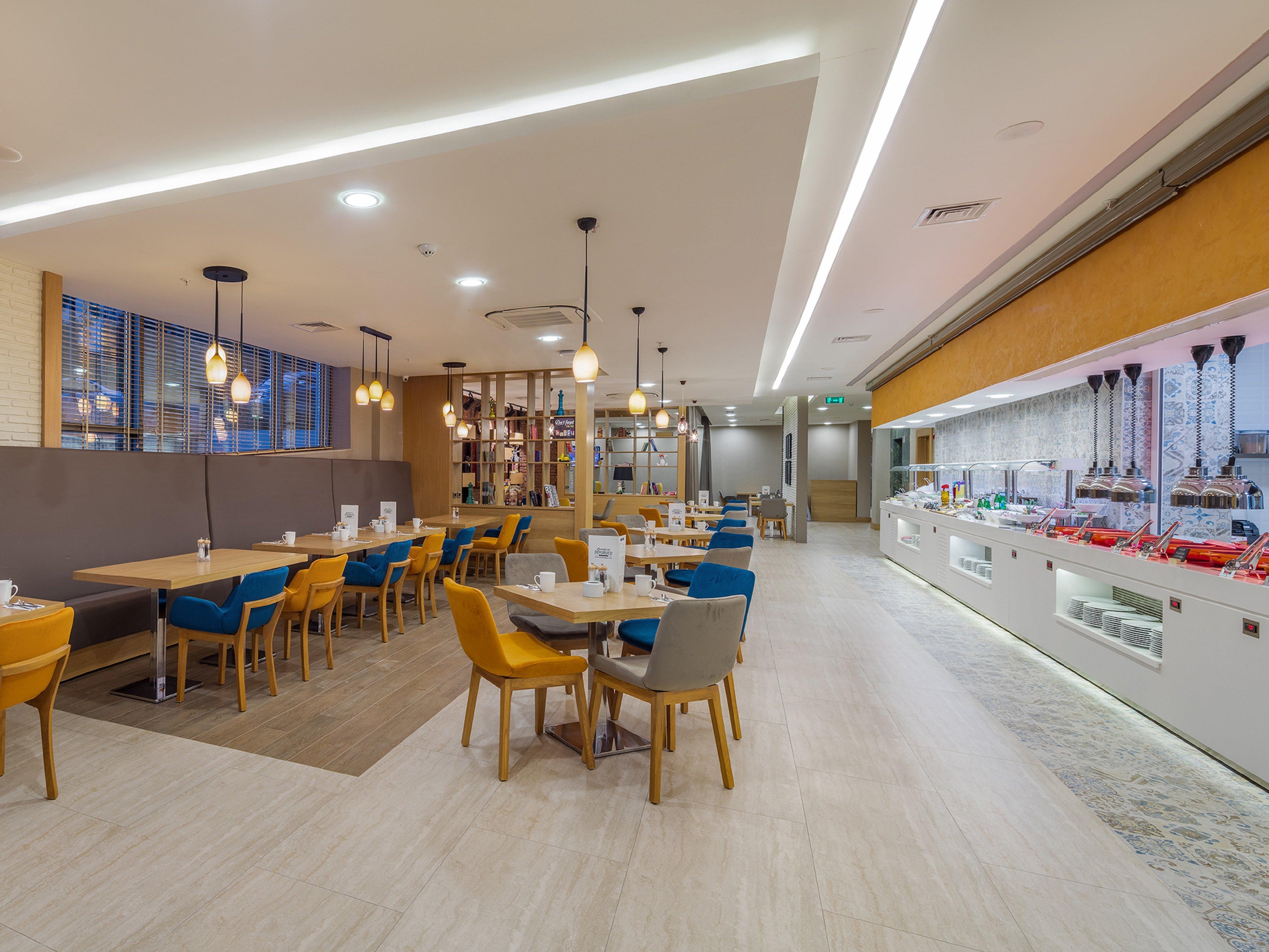 Holiday Inn Antalya - Lara By Ihg Kültér fotó The lounge at London Heathrow Airport
